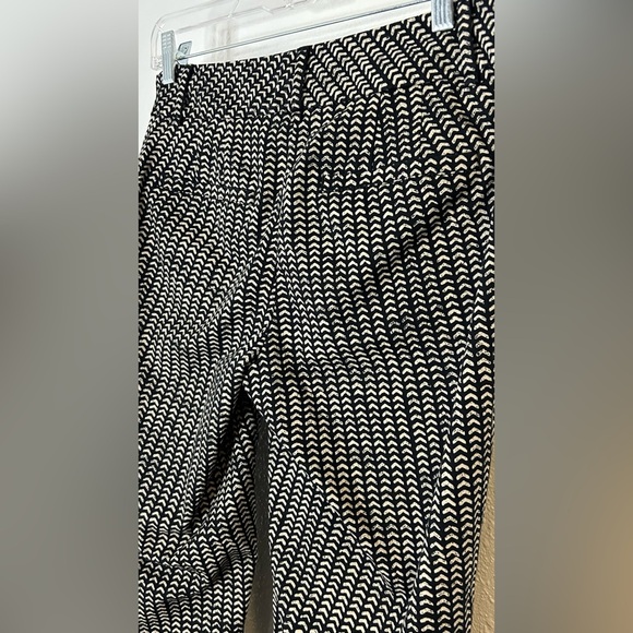 Ann Taylor LOFT Patterned Curvy Cropped Pants Size 2 - Picture 3 of 6